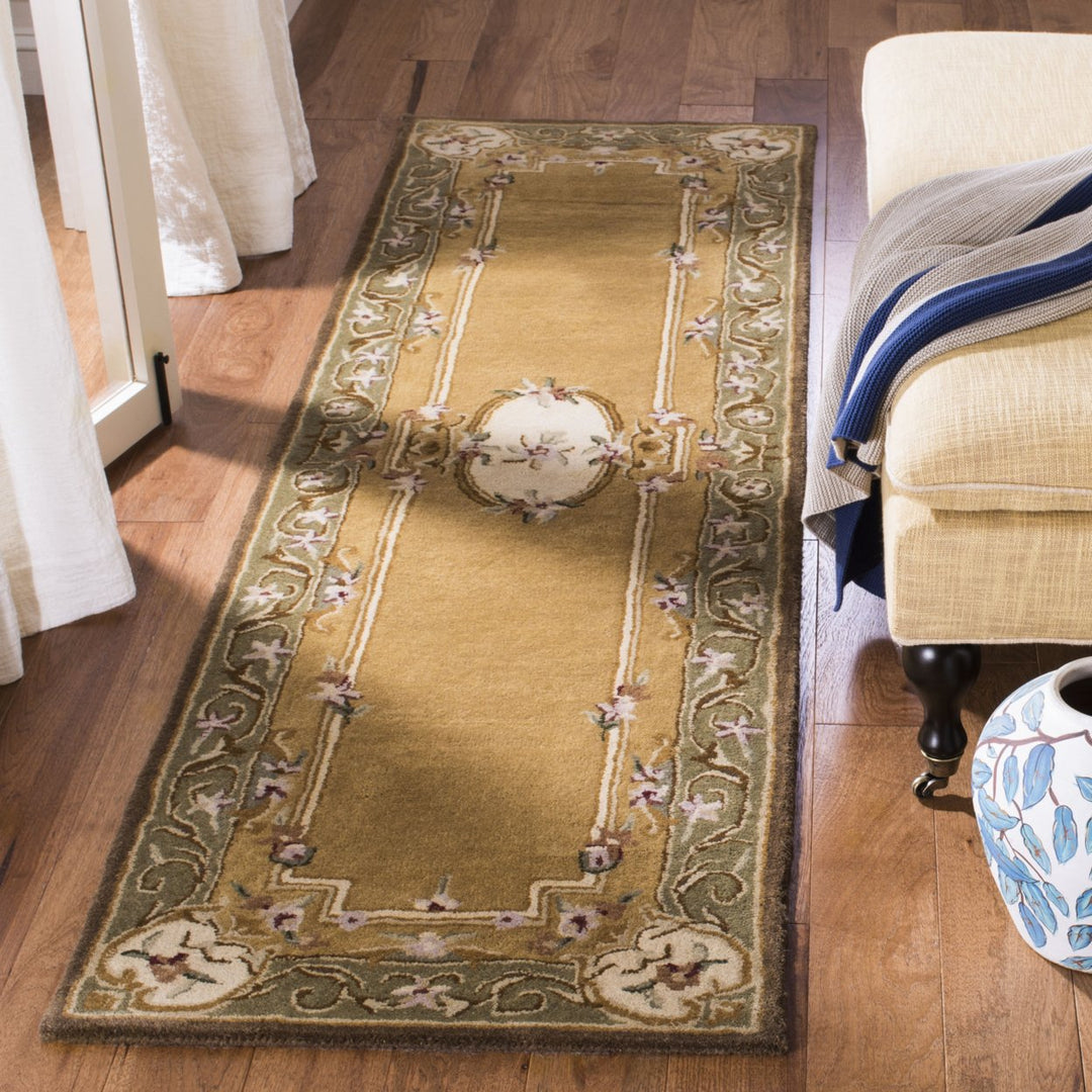 SAFAVIEH Classic CL280A Handmade Light Gold / Green Rug Image 10