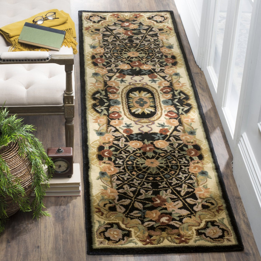 SAFAVIEH Classic CL304A Handmade Black / Gold Rug Image 3