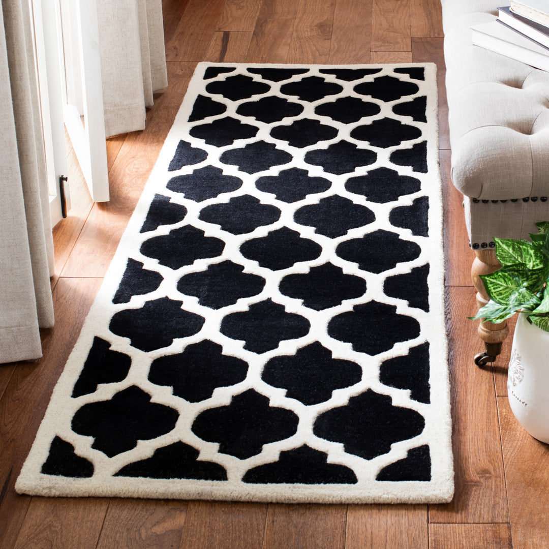 SAFAVIEH Chatham CHT734K Handmade Black / Ivory Rug Image 3