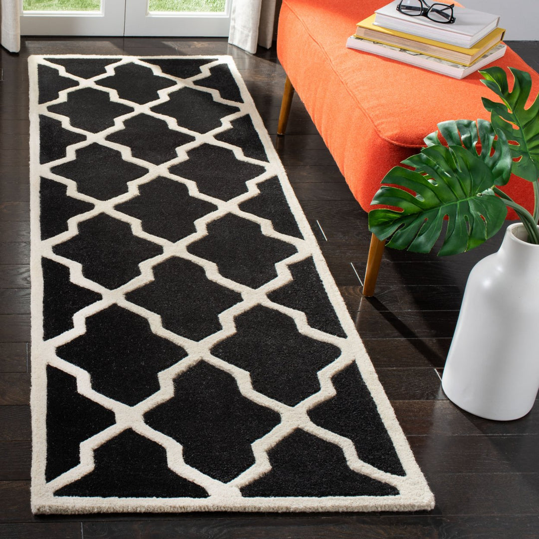 SAFAVIEH Chatham CHT735K Handmade Black / Ivory Rug Image 3