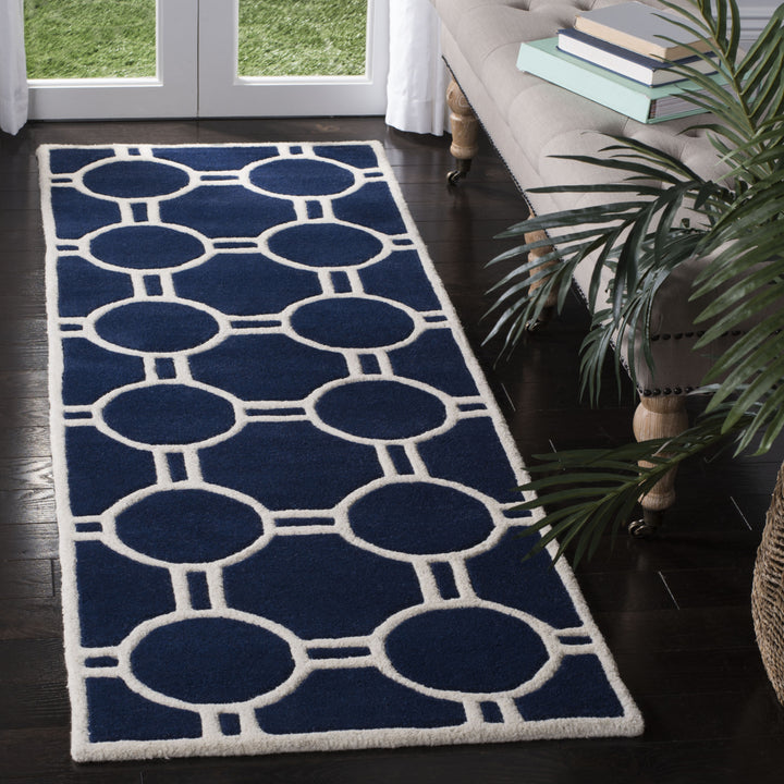 SAFAVIEH Chatham CHT739C Handmade Dark Blue / Ivory Rug Image 3