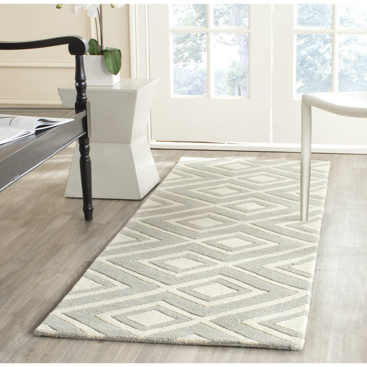 SAFAVIEH Chatham CHT742E Handmade Grey / Ivory Rug Image 3