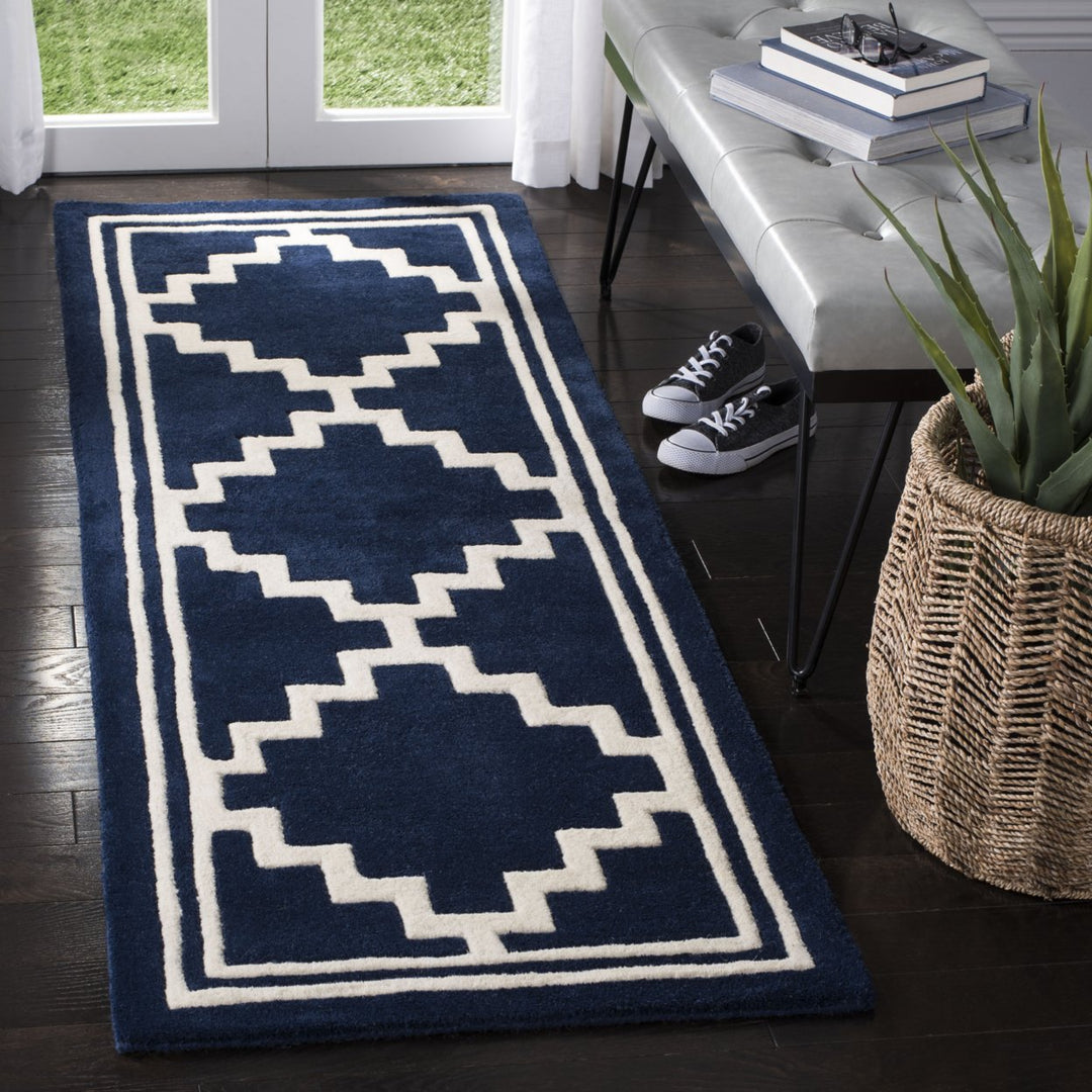 SAFAVIEH Chatham CHT743C Handmade Navy / Ivory Rug Image 10