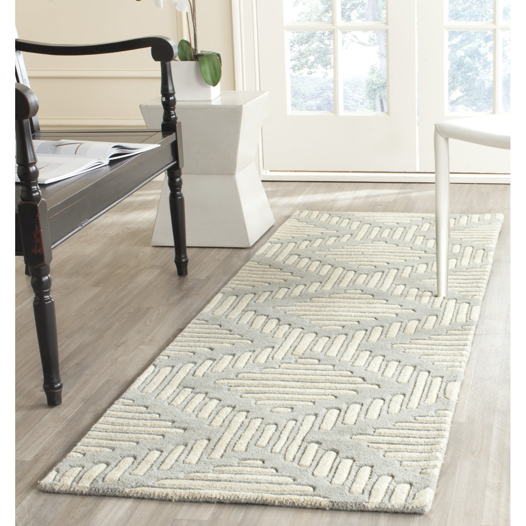 SAFAVIEH Chatham CHT744E Handmade Grey / Ivory Rug Image 3