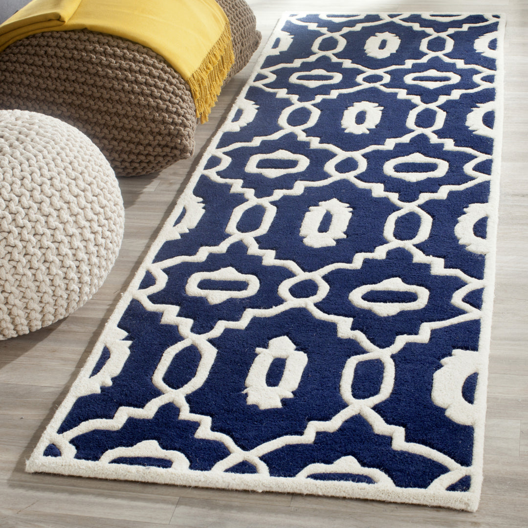 SAFAVIEH Chatham CHT745C Handmade Dark Blue / Ivory Rug Image 10