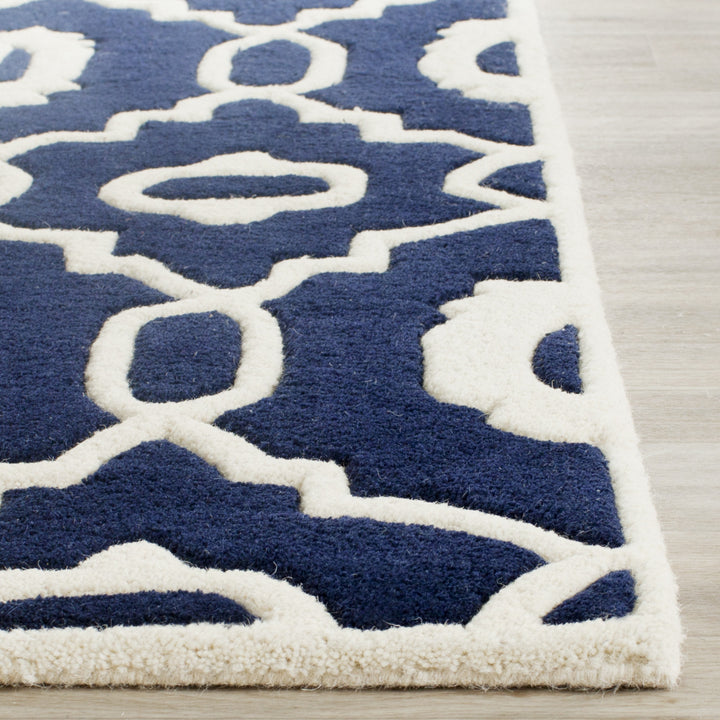 SAFAVIEH Chatham CHT745C Handmade Dark Blue / Ivory Rug Image 11