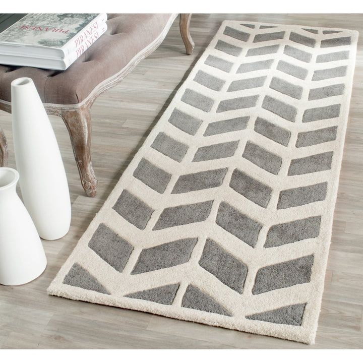 SAFAVIEH Chatham CHT746D Handmade Dark Grey / Ivory Rug Image 3