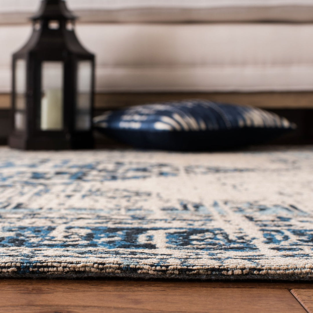 SAFAVIEH Classic Vintage Collection CLV113M Blue Rug Image 5