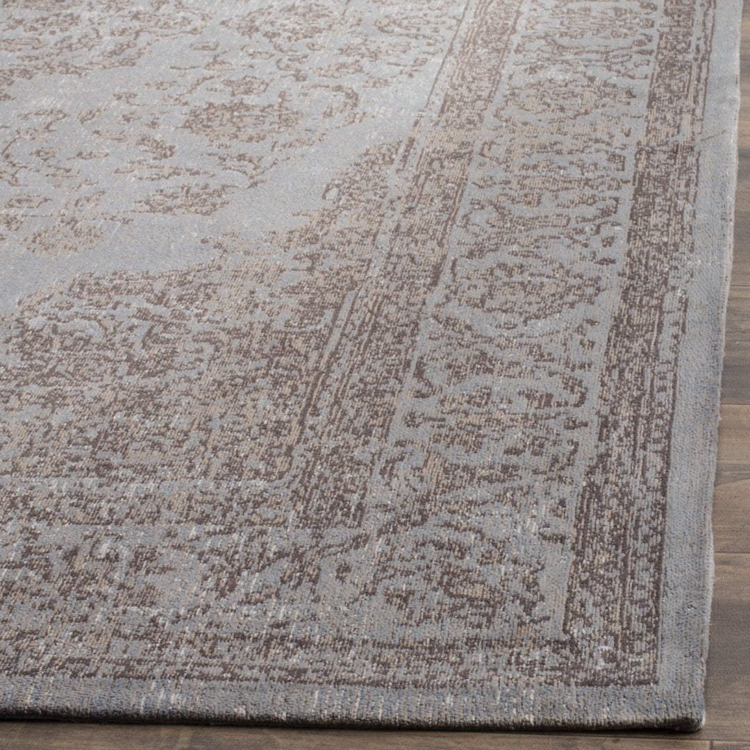 SAFAVIEH Classic Vintage Collection CLV121D Grey Rug Image 5