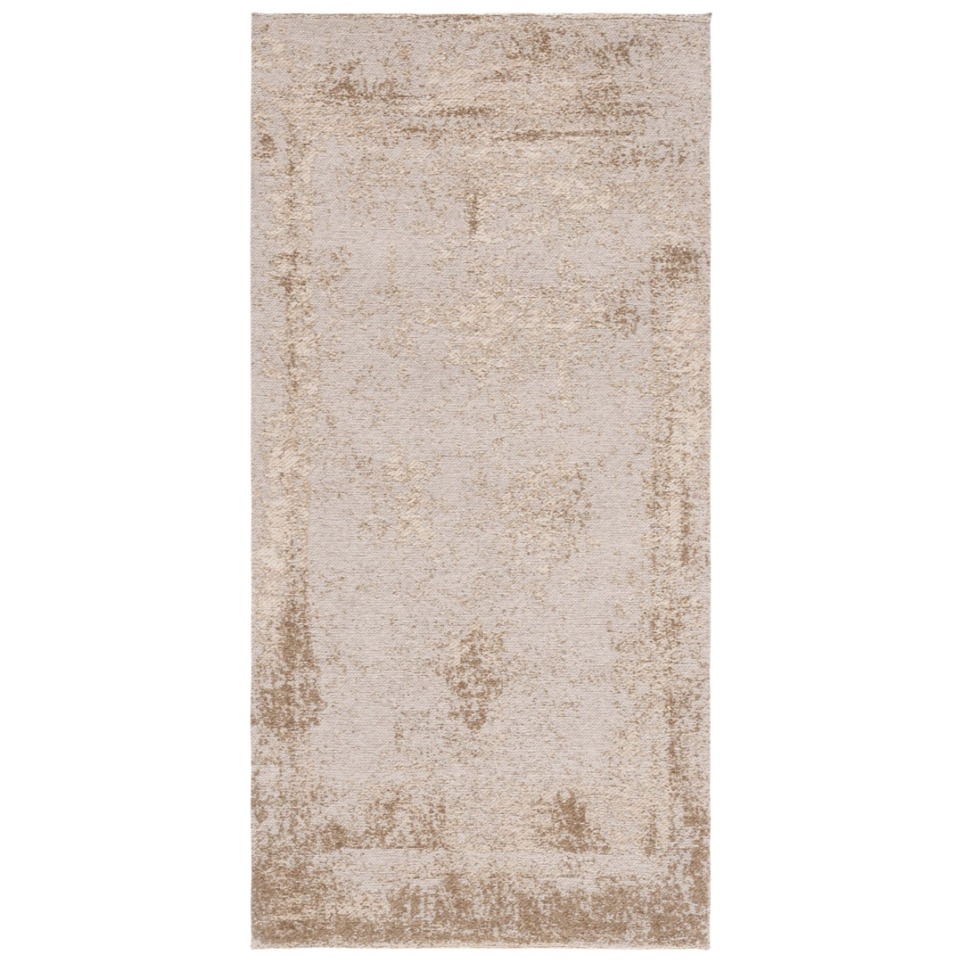 SAFAVIEH Classic Vintage Collection CLV125K Sand Rug Image 5