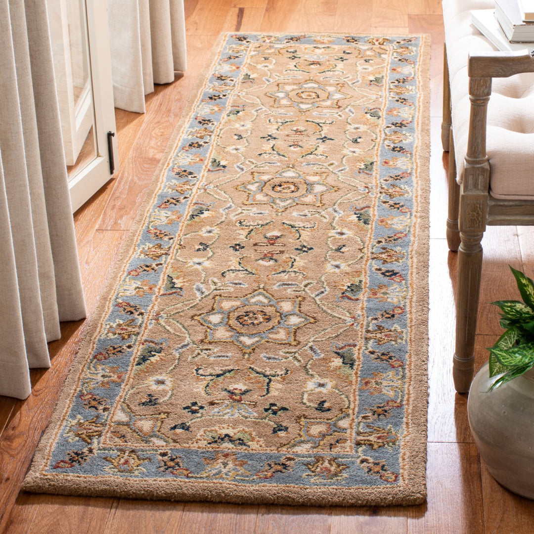 SAFAVIEH Classic CL387A Handmade Beige / Light Blue Rug Image 3