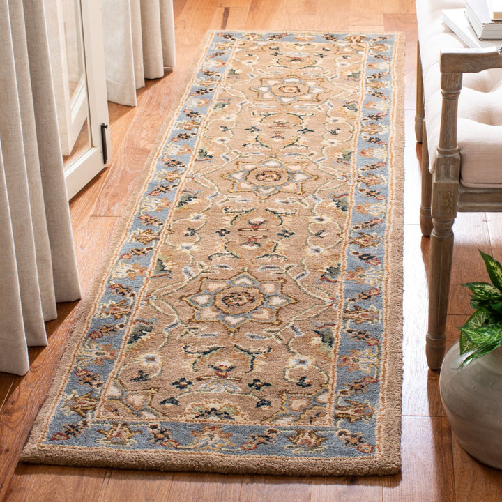 SAFAVIEH Classic CL387A Handmade Beige / Light Blue Rug Image 3