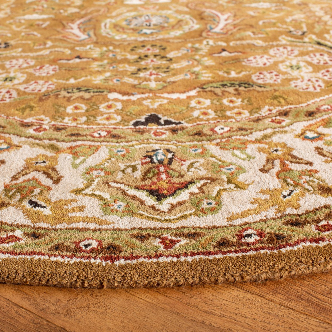 SAFAVIEH Classic CL764A Handmade Gold / Beige Rug Image 6