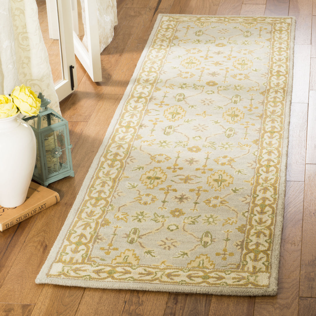 SAFAVIEH Classic CL933A Handmade Light Blue / Ivory Rug Image 3