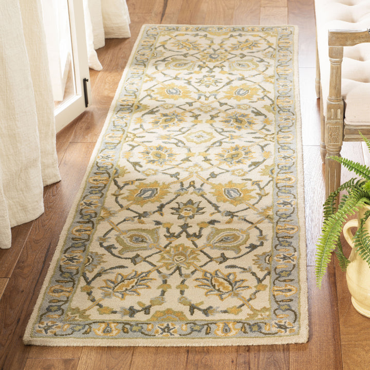 SAFAVIEH Classic CL934B Handmade Ivory / Light Blue Rug Image 9