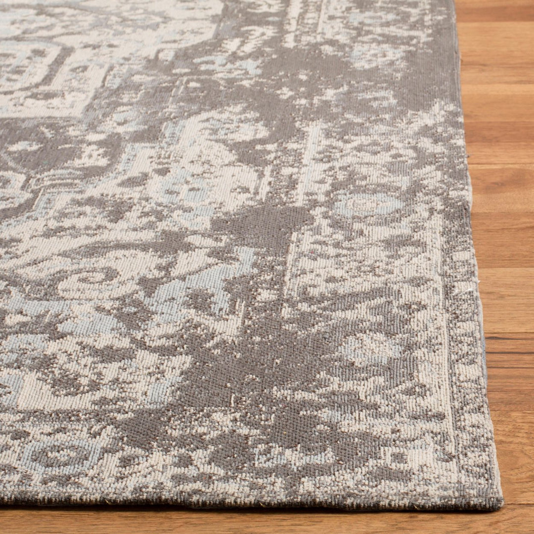 SAFAVIEH Classic Vintage Collection CLV111F Grey Rug Image 4