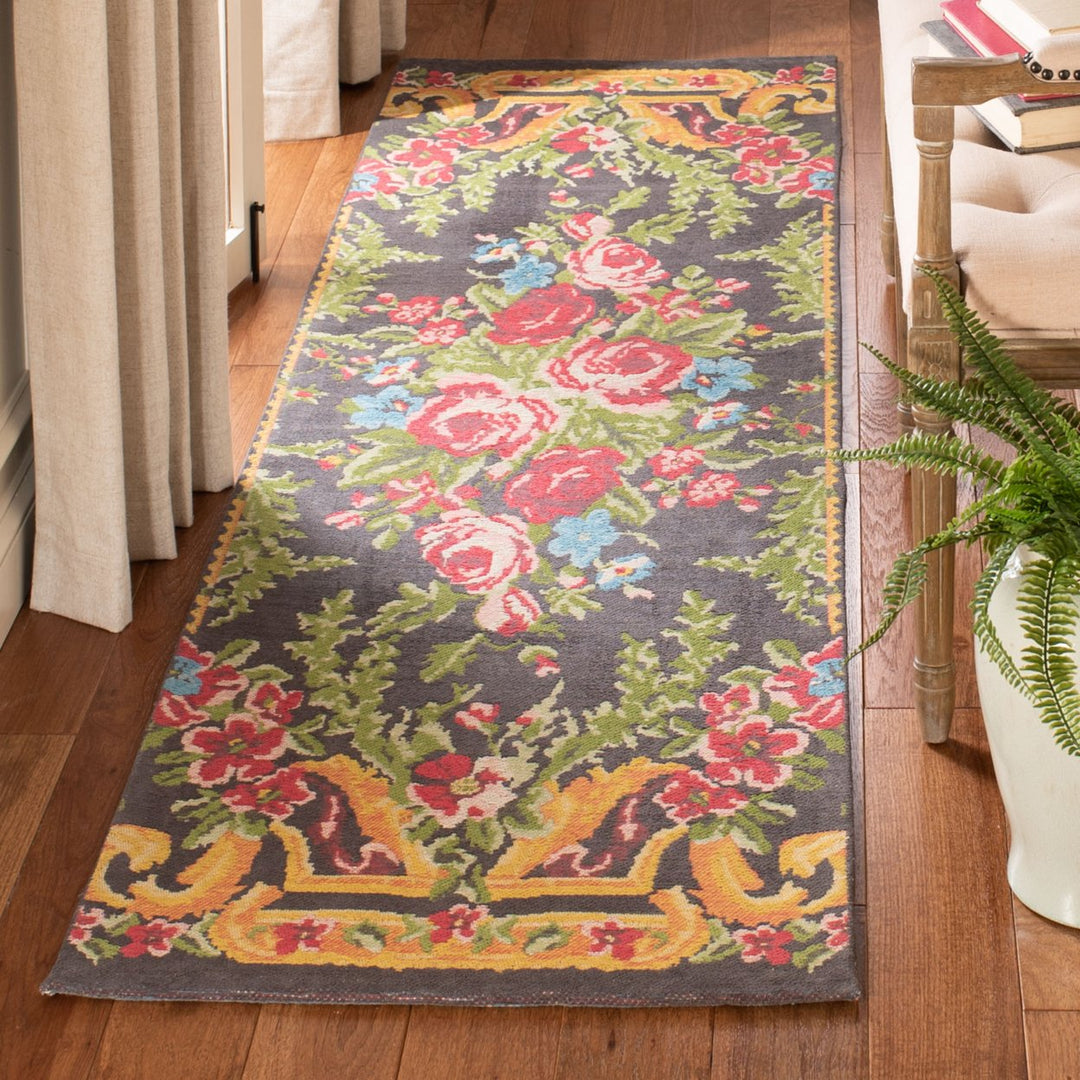 SAFAVIEH Classic Vintage CLV112F Grey / Rose Rug Image 2