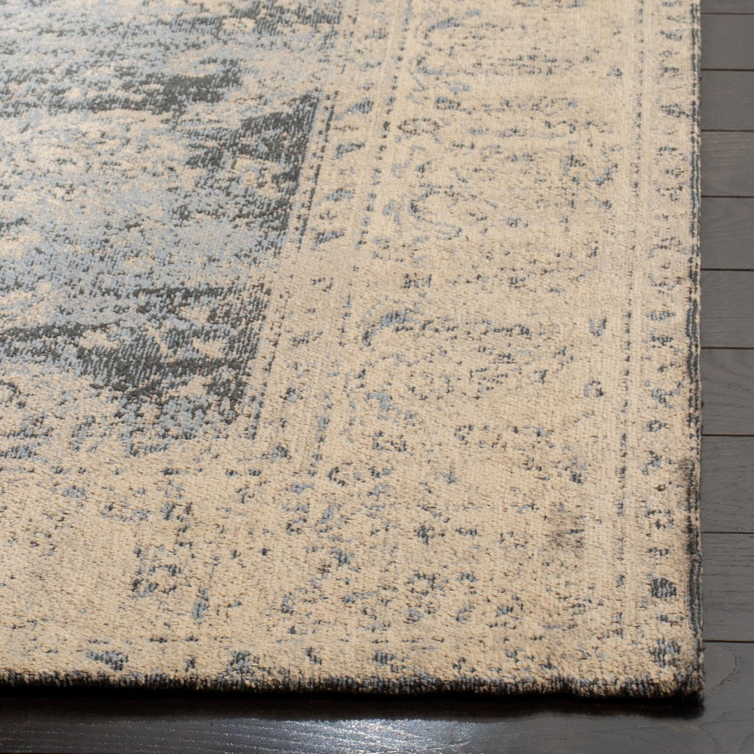 SAFAVIEH Classic Vintage CLV306A Cream / Grey Rug Image 4