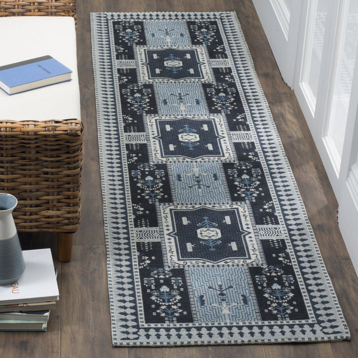 SAFAVIEH Classic Vintage CLV512A Navy / Light Blue Rug Image 3