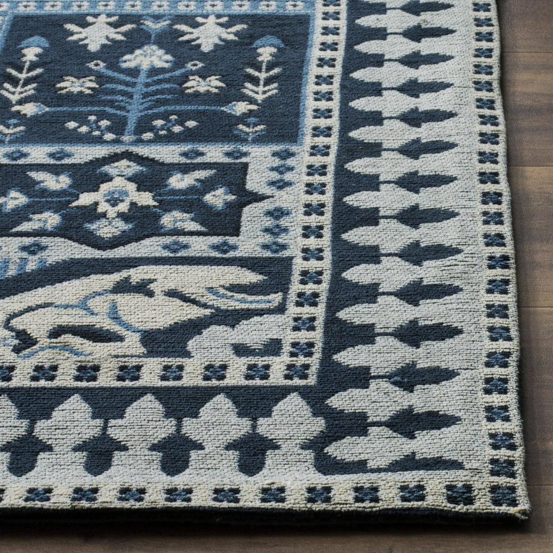 SAFAVIEH Classic Vintage CLV512A Navy / Light Blue Rug Image 7