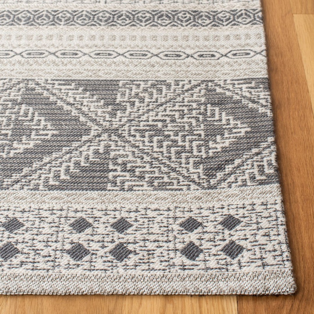 SAFAVIEH Classic Vintage CLV717F Handwoven Grey Rug Image 4