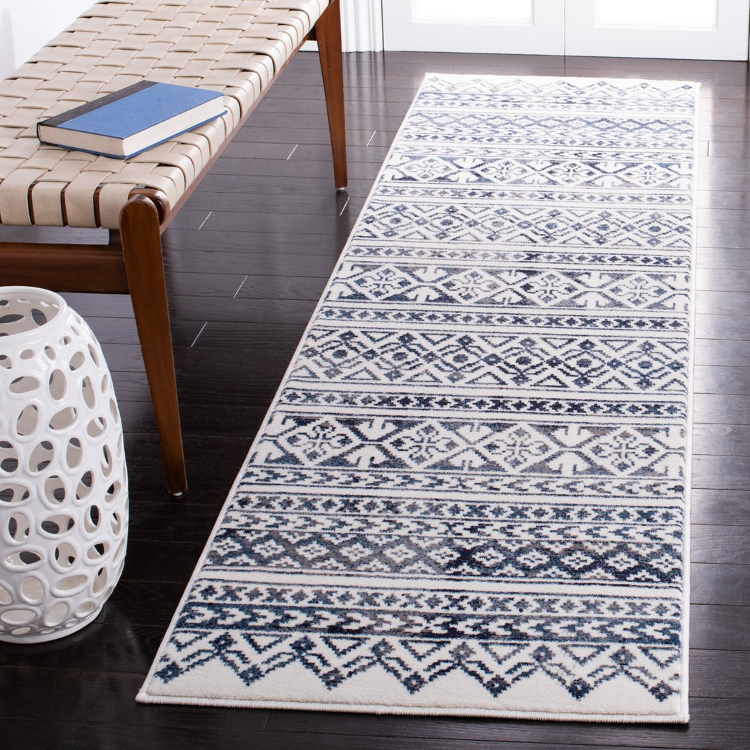 SAFAVIEH Carnegie Collection CNG620N Ivory / Navy Rug Image 2