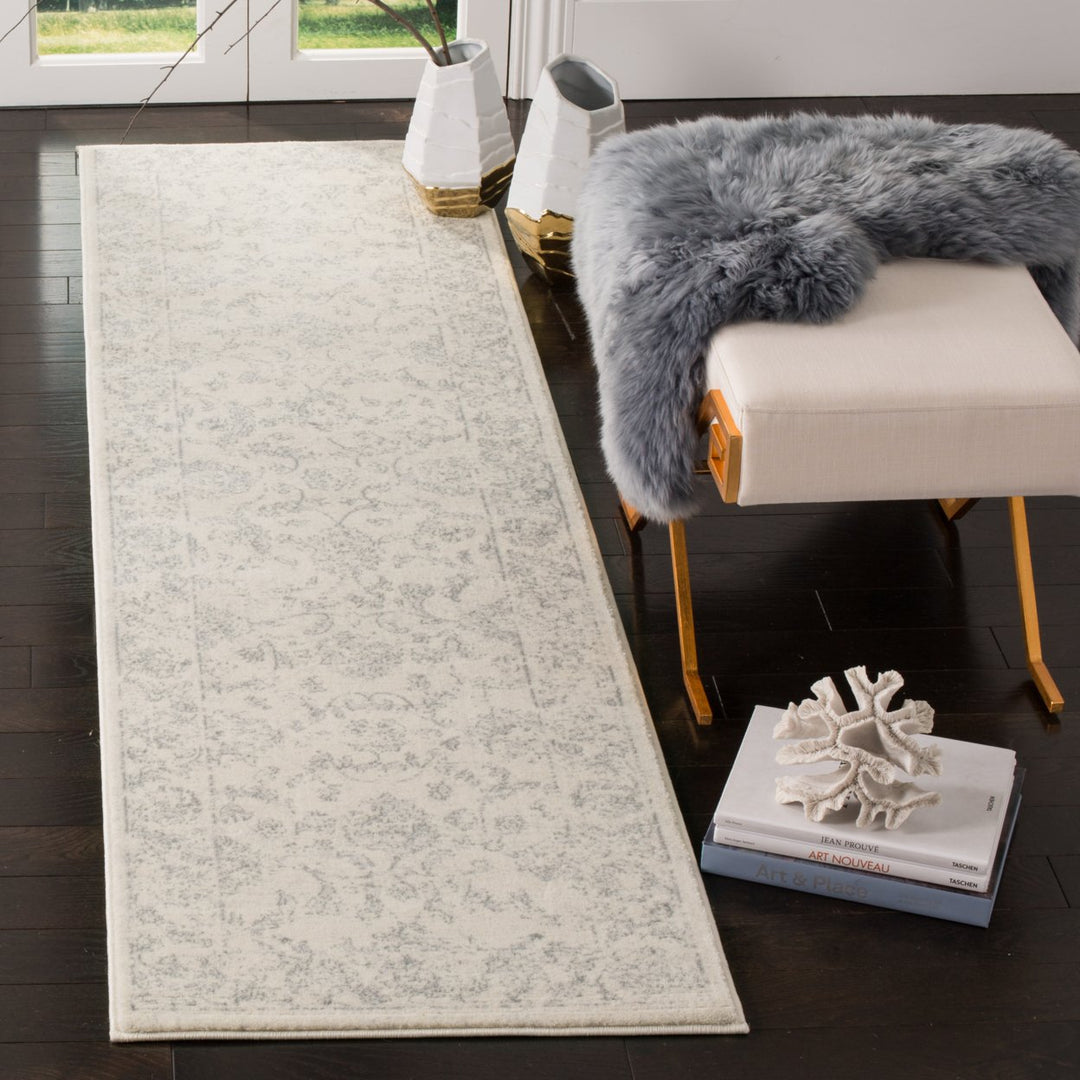 SAFAVIEH Carnegie Collection CNG621D Cream / Grey Rug Image 2