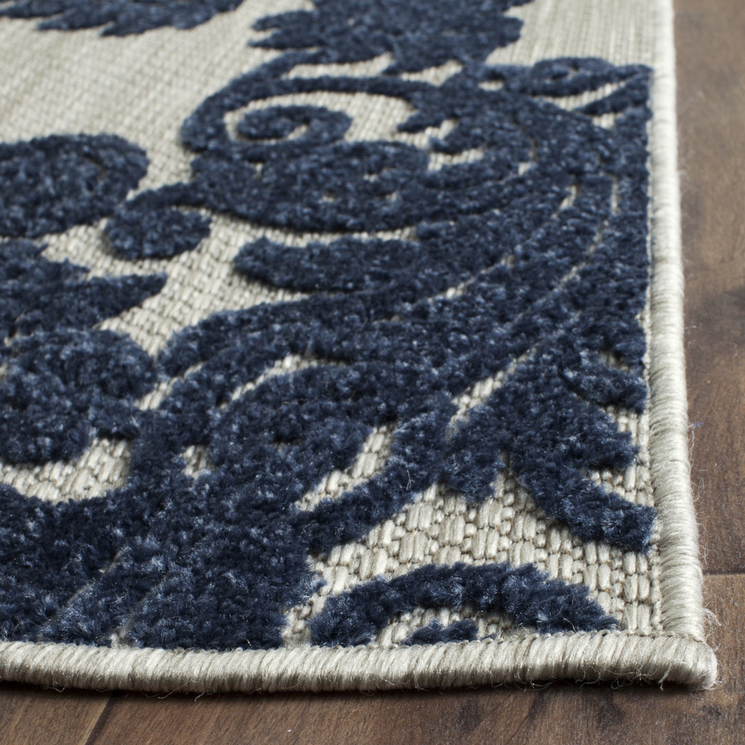 SAFAVIEH Cottage COT909B Light Grey / Royal Blue Rug Image 4