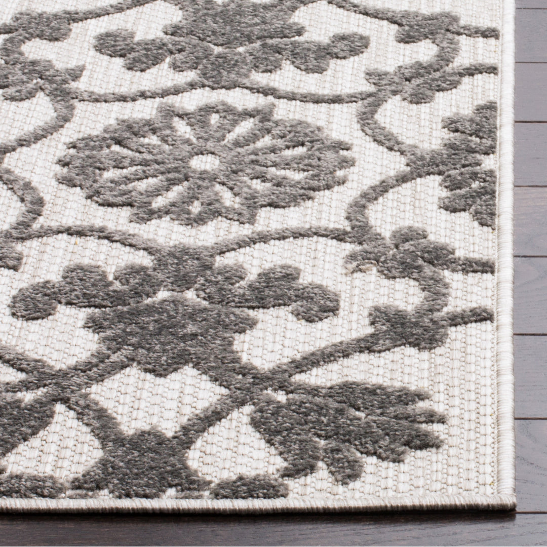 SAFAVIEH Cottage Collection COT910C Cream / Grey Rug Image 5