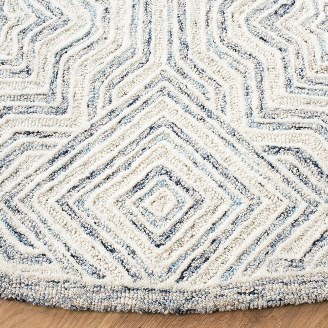 SAFAVIEH Capri CPR215B Handmade Beige / Blue Rug Image 7