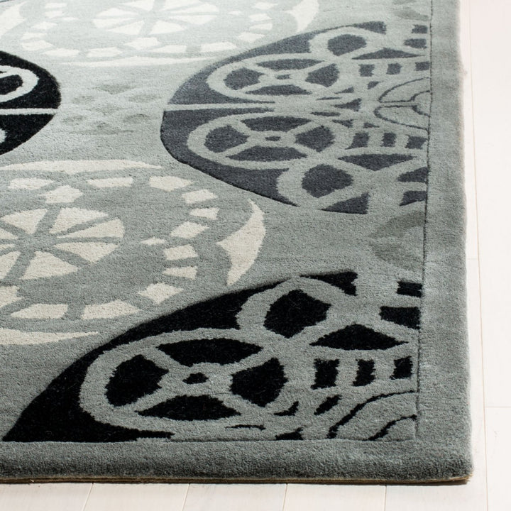 SAFAVIEH Capri CPR353C Handmade Grey / Black Rug Image 4