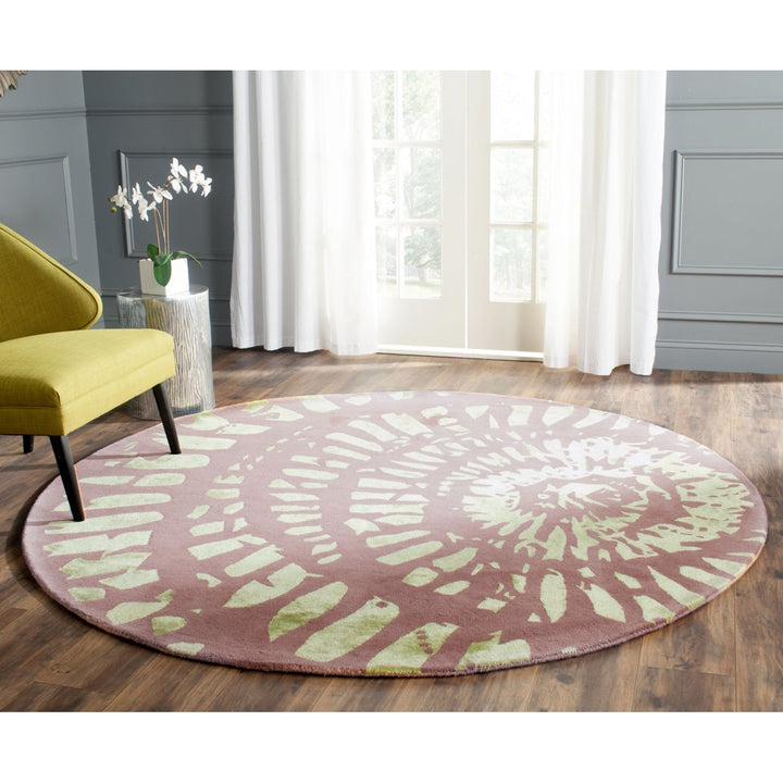 SAFAVIEH Capri Collection CPR411A Handmade Plum/Mist Rug Image 2