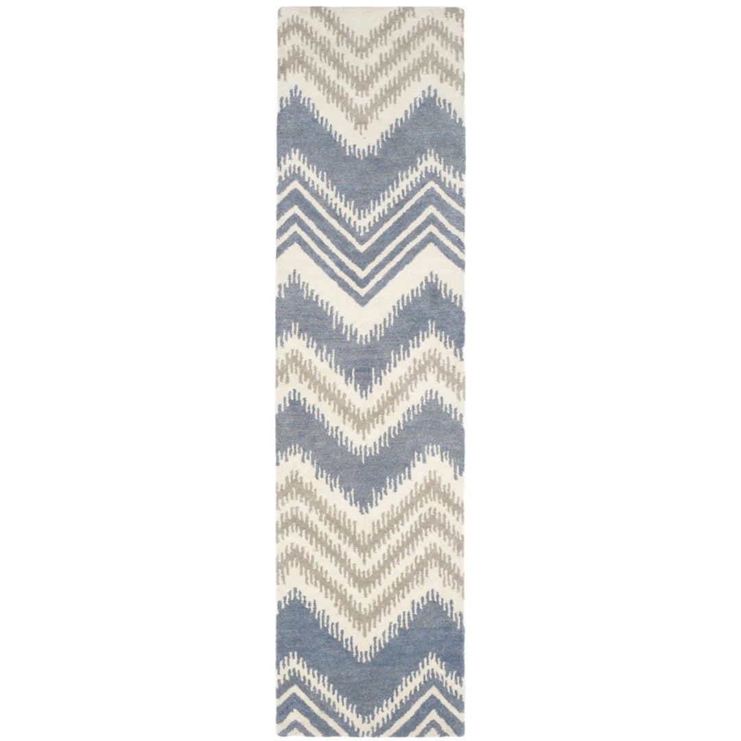 SAFAVIEH Capri CPR445A Handmade Blue / Ivory Rug Image 5