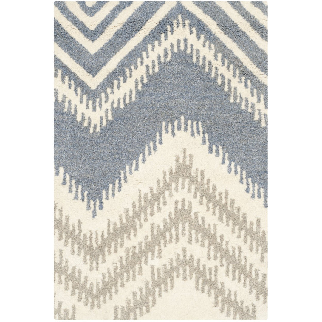 SAFAVIEH Capri CPR445A Handmade Blue / Ivory Rug Image 7