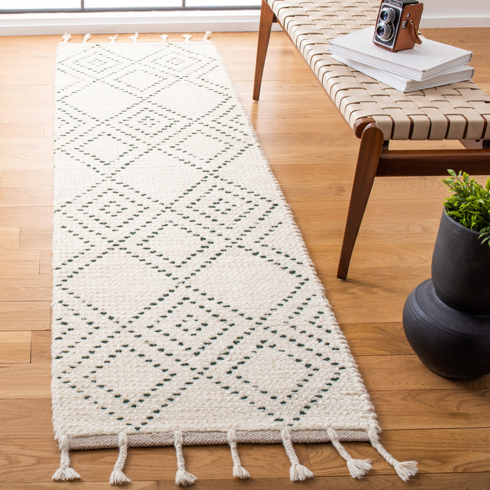 SAFAVIEH Casablanca CSB676Y Handmade Ivory / Green Rug Image 2