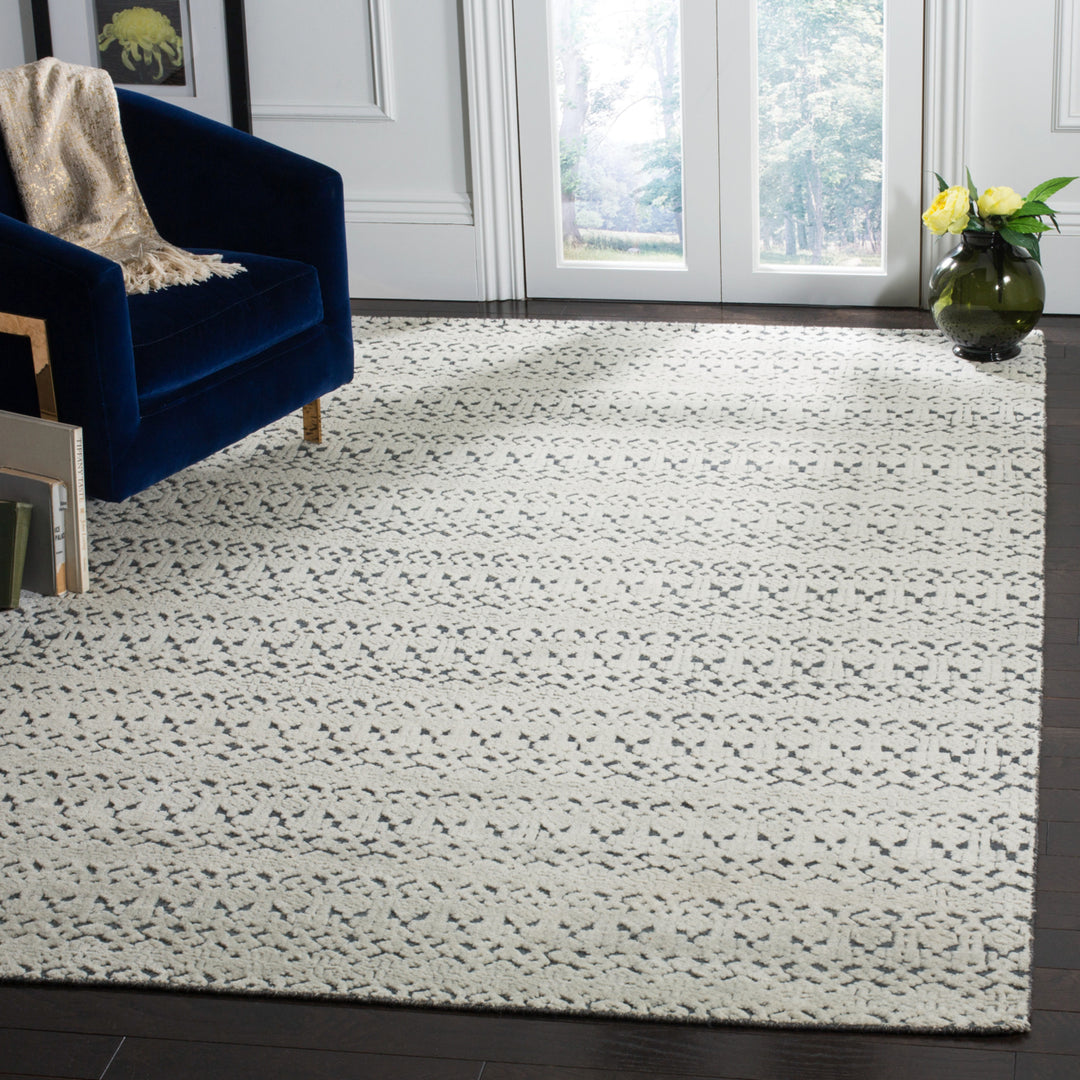 SAFAVIEH Castilla CST104A Grey / Dark Grey Rug Image 1