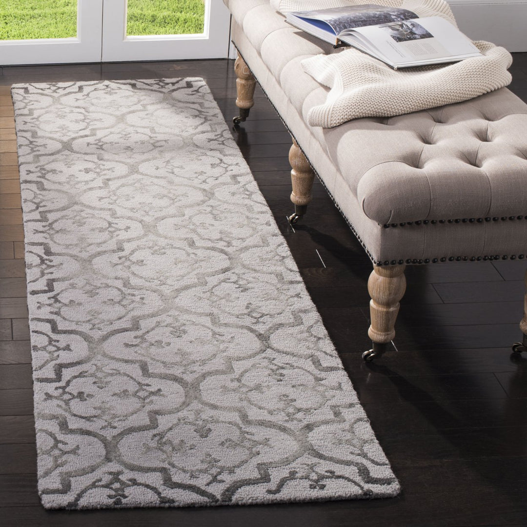 SAFAVIEH Dip Dye Collection DDY102A Handmade Grey Rug Image 3