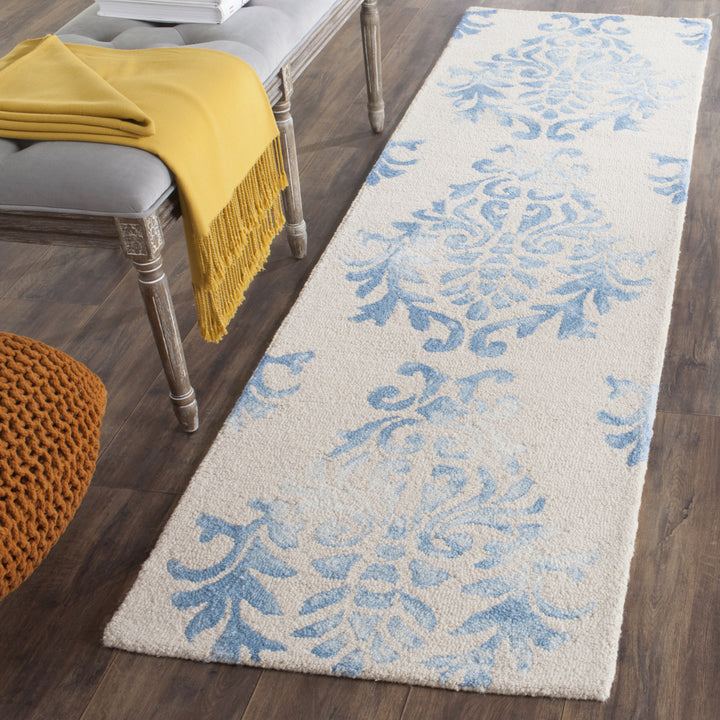 SAFAVIEH Dip Dye DDY516A Handmade Beige / Blue Rug Image 9