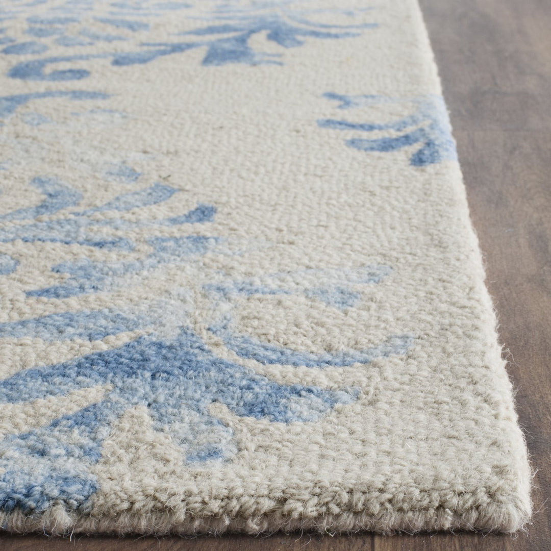 SAFAVIEH Dip Dye DDY516A Handmade Beige / Blue Rug Image 10