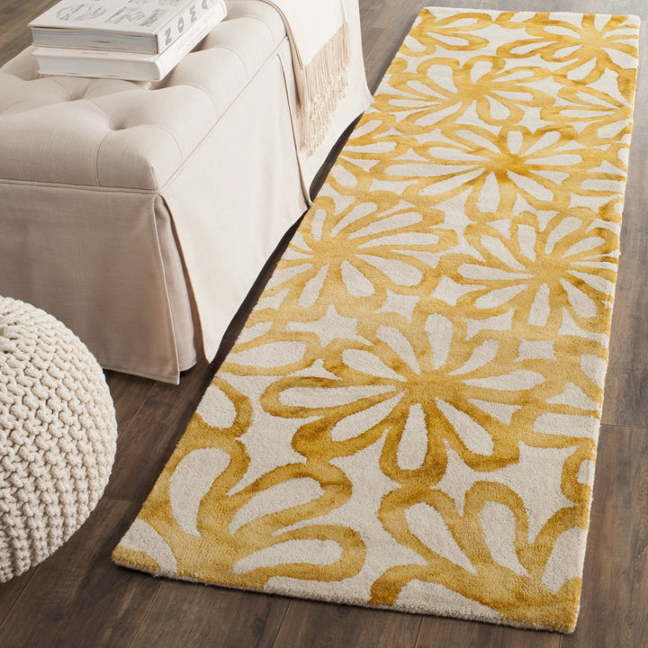 SAFAVIEH Dip Dye DDY527M Handmade Beige / Gold Rug Image 10