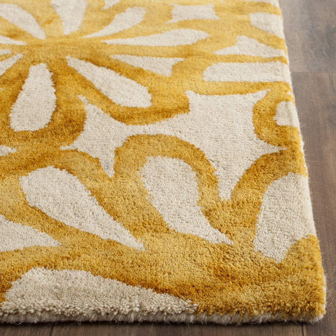 SAFAVIEH Dip Dye DDY527M Handmade Beige / Gold Rug Image 11