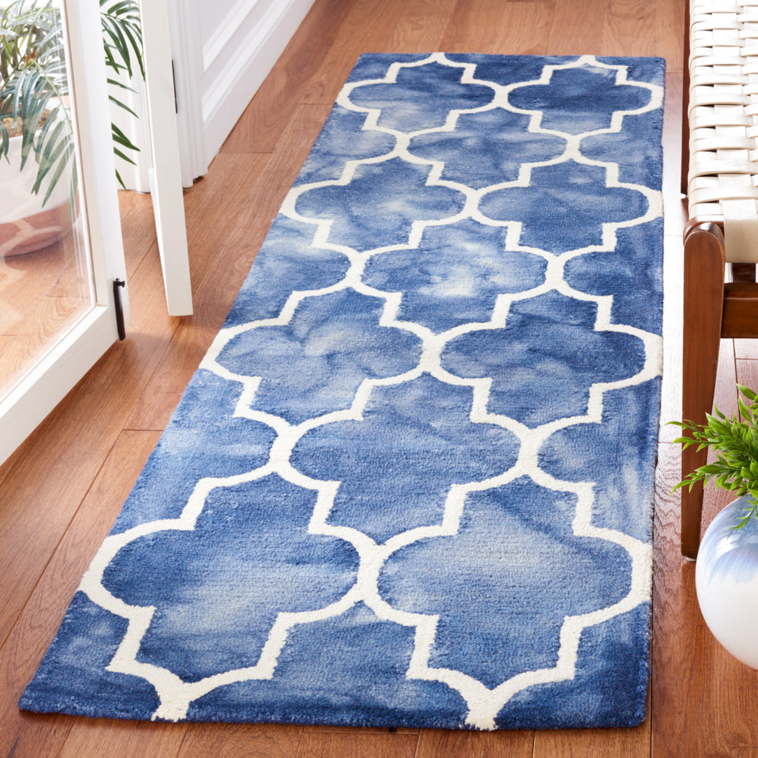 SAFAVIEH Dip Dye DDY535N Handmade Navy / Ivory Rug Image 11