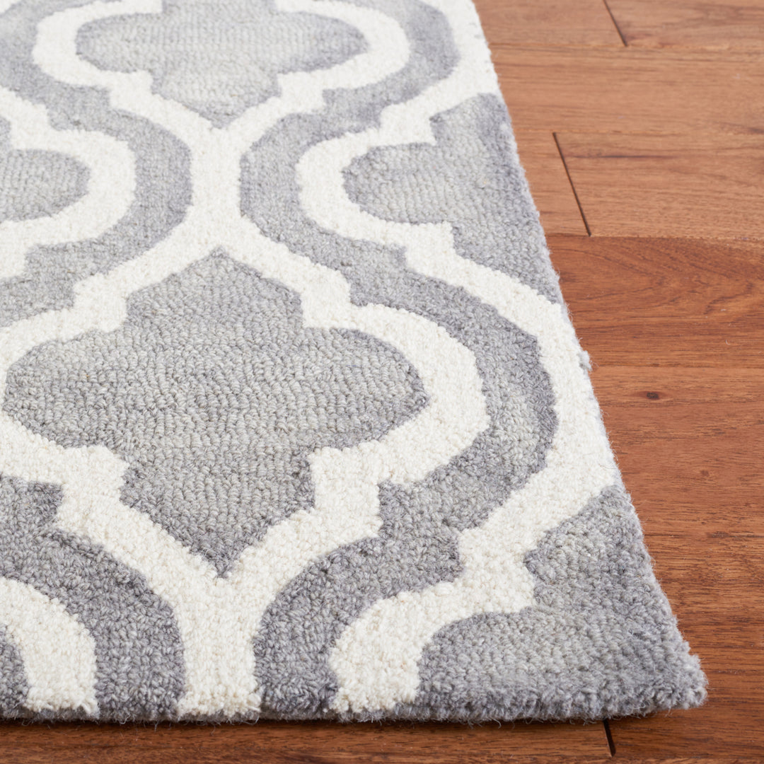 SAFAVIEH Dip Dye DDY537C Handmade Grey / Ivory Rug Image 11