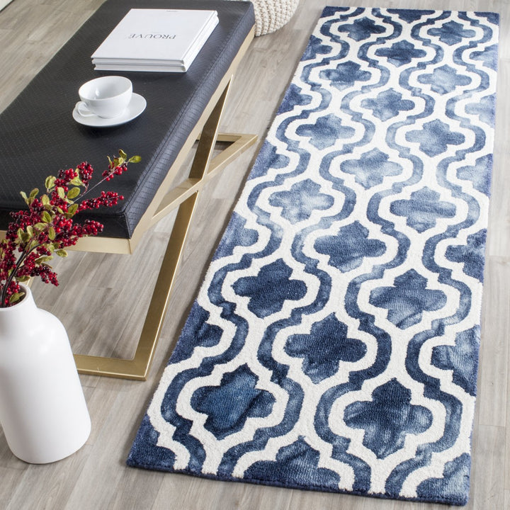 SAFAVIEH Dip Dye DDY537N Handmade Navy / Ivory Rug Image 3