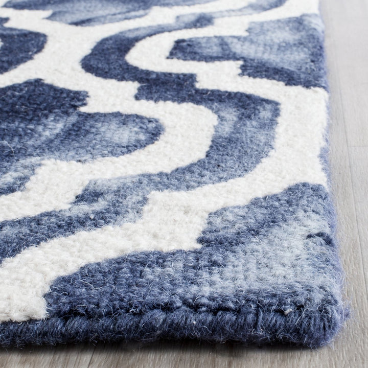 SAFAVIEH Dip Dye DDY537N Handmade Navy / Ivory Rug Image 7