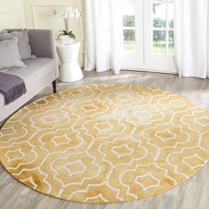 SAFAVIEH Dip Dye DDY538H Handmade Gold / Ivory Rug Image 10