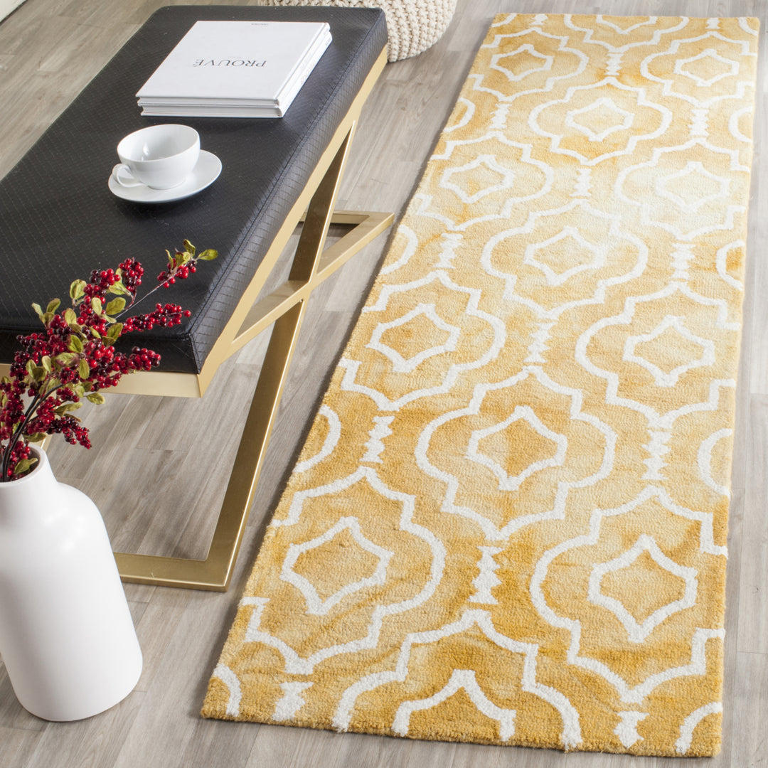 SAFAVIEH Dip Dye DDY538H Handmade Gold / Ivory Rug Image 11