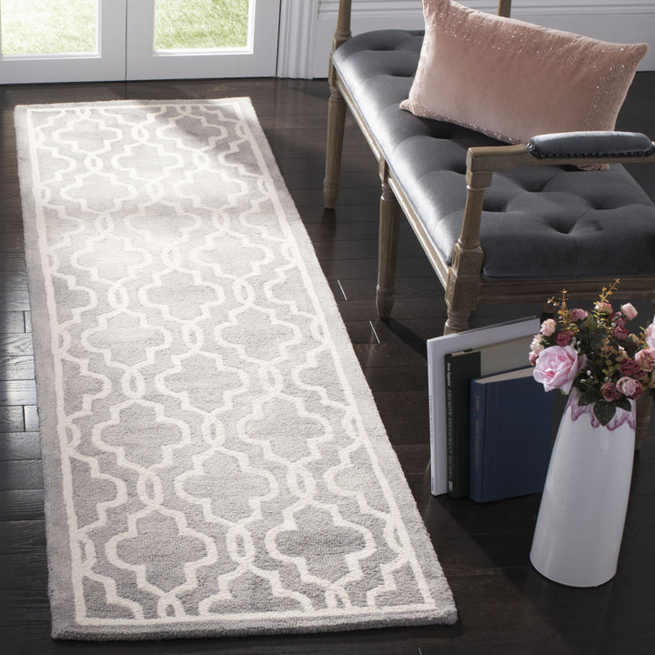 SAFAVIEH Dip Dye DDY539C Handmade Grey / Ivory Rug Image 3