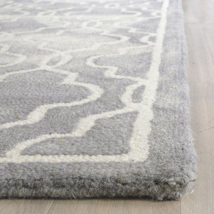 SAFAVIEH Dip Dye DDY539C Handmade Grey / Ivory Rug Image 7