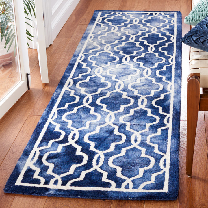 SAFAVIEH Dip Dye DDY539N Handmade Navy / Ivory Rug Image 10